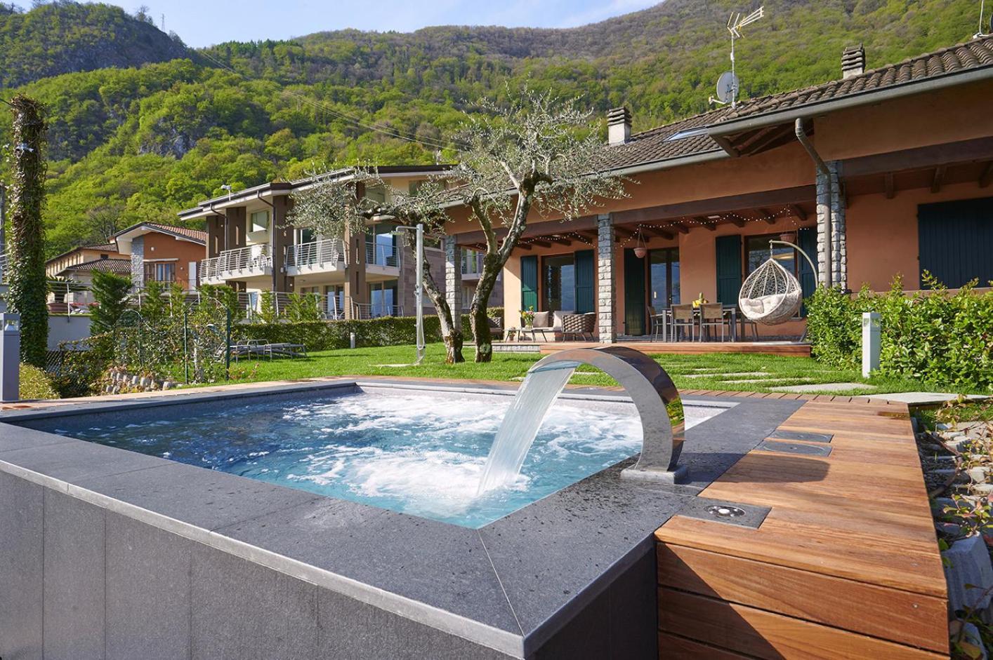 Villa Vittoria With Private Heated Pool & Shared Sauna - Bellagio Village Residence Oliveto Lario Buitenkant foto